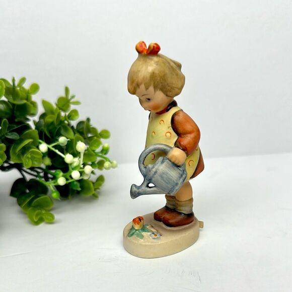 Goebel Hummel “Little Gardener"
Girl with Watering Can Figurine Vtg W. Germany - Picture 2 of 9